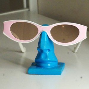 New Retro 1960s Two-Tone Color Oval Sunglasses white and pink